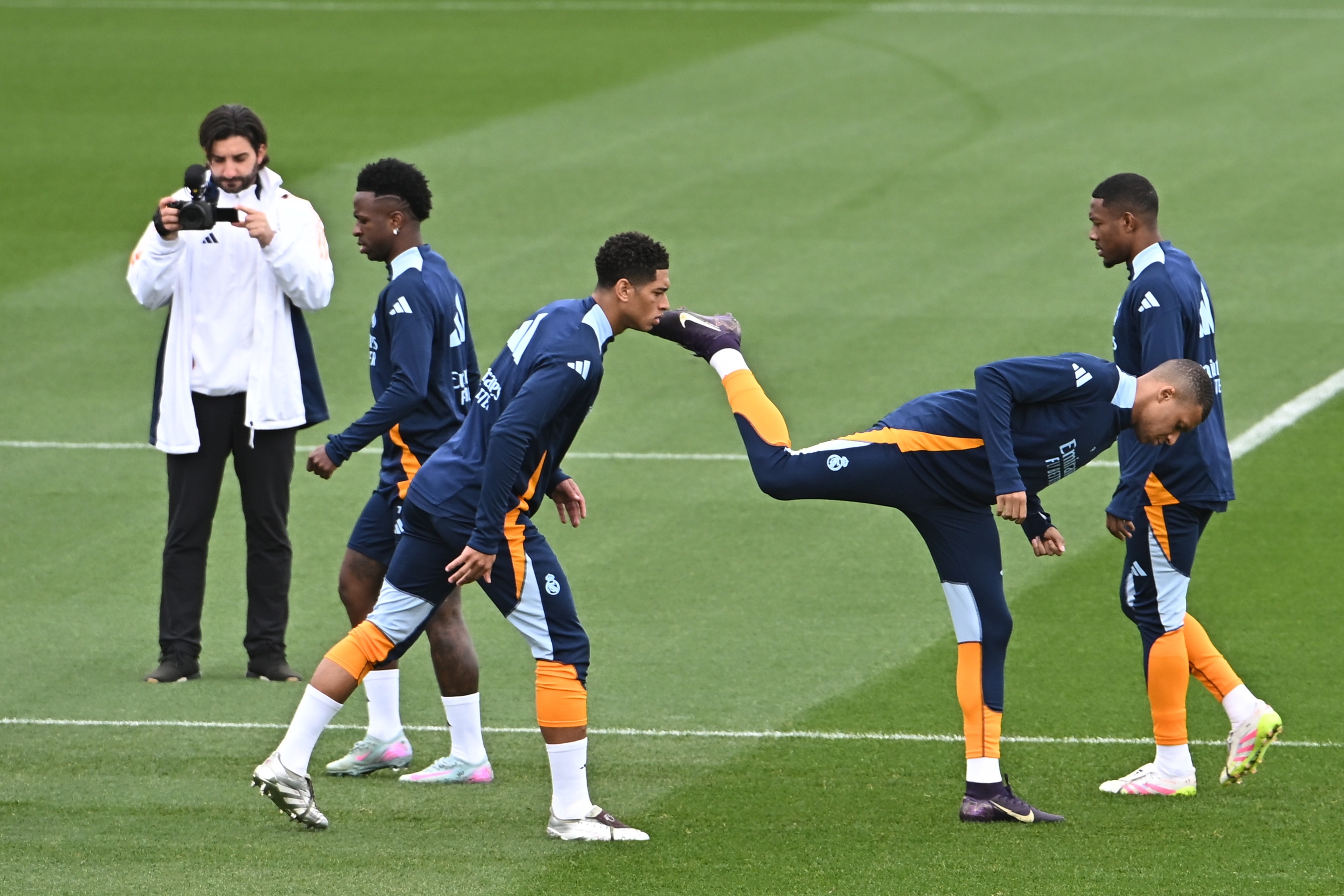 电竞平台-西媒：贝林和姆巴佩分别在伦敦和巴黎接受治疗，周四周五回马德里